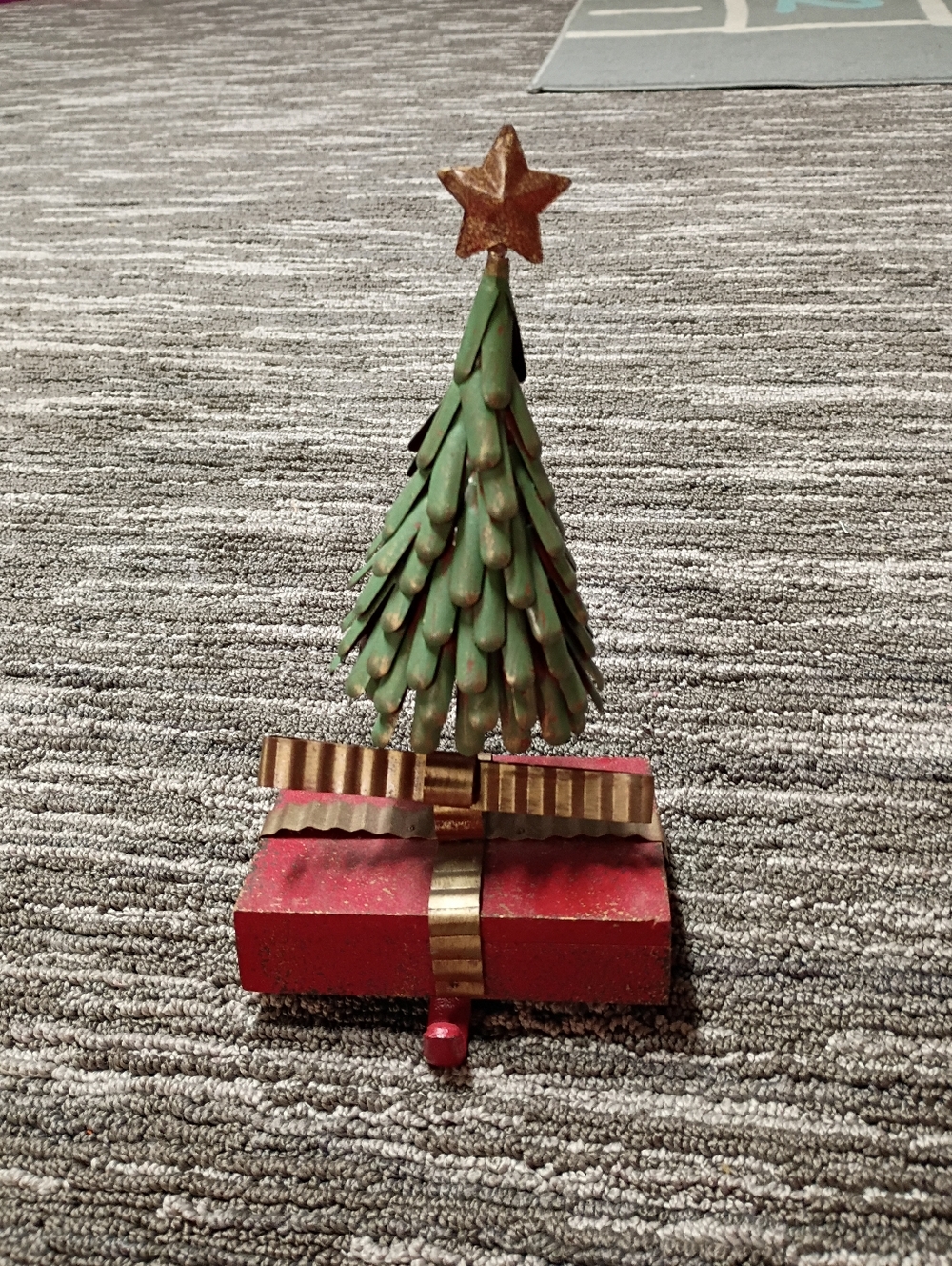 Holiday Green & Red Metal Tree with Gold Star Stocking Holder